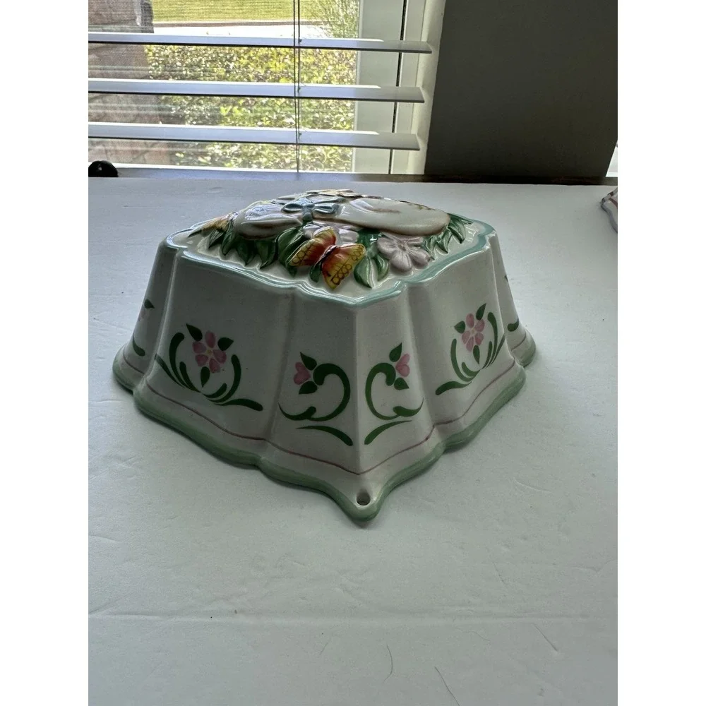The Franklin Mint Le Cordon Bleu 1986 Lamb & Butterfly Ceramic Wall Plaque